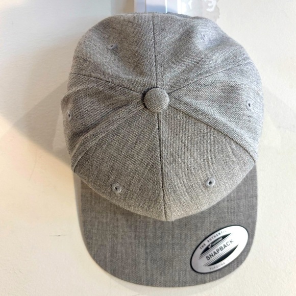 THE CLASSICS YUPOONG Gray Snapback Acrylic Wool Ballcap Hat Embroidered Pig NEW - Picture 2 of 11